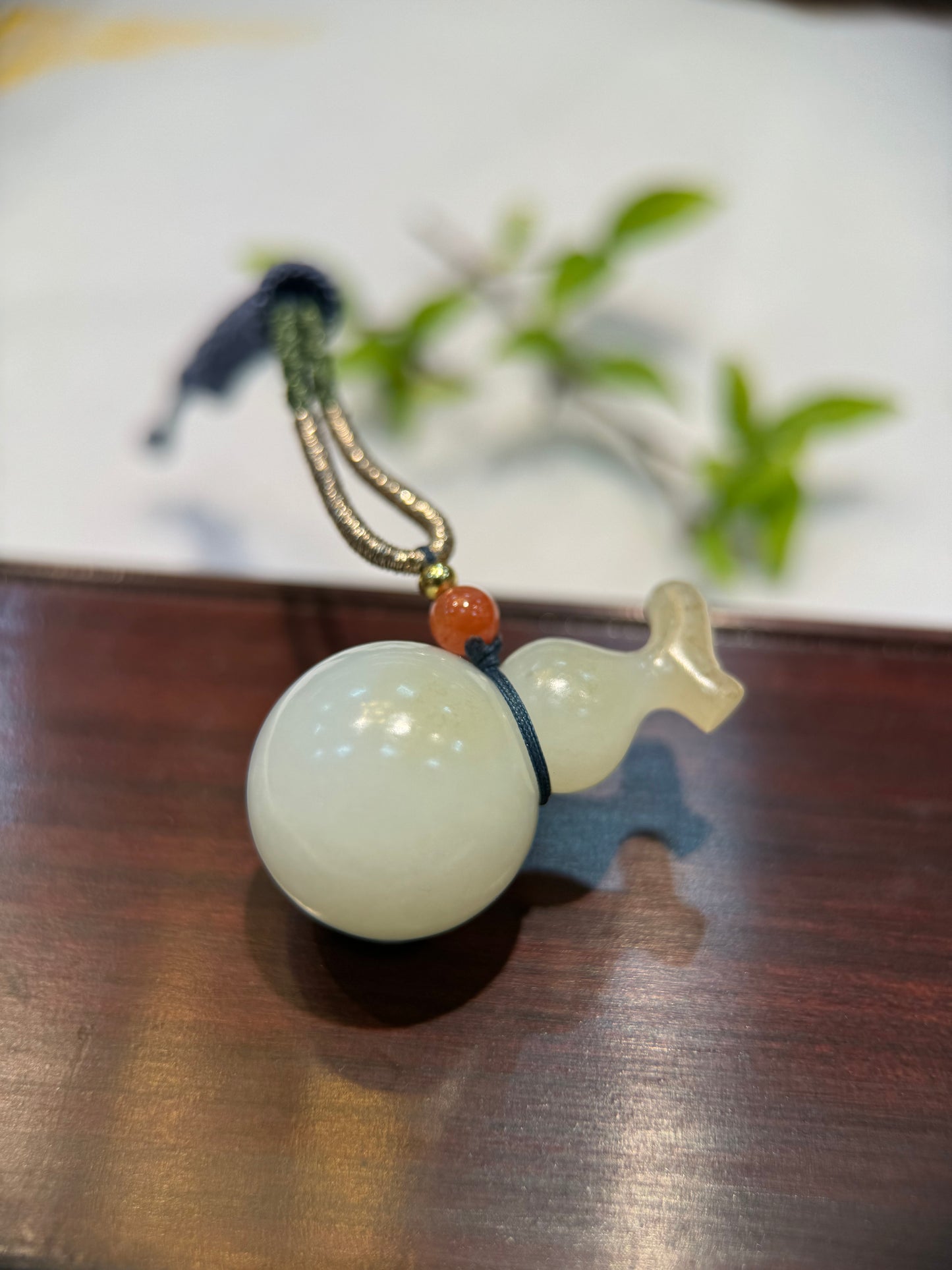 Nephrite Hu Lu (葫芦）Gourd Pendant (P132)