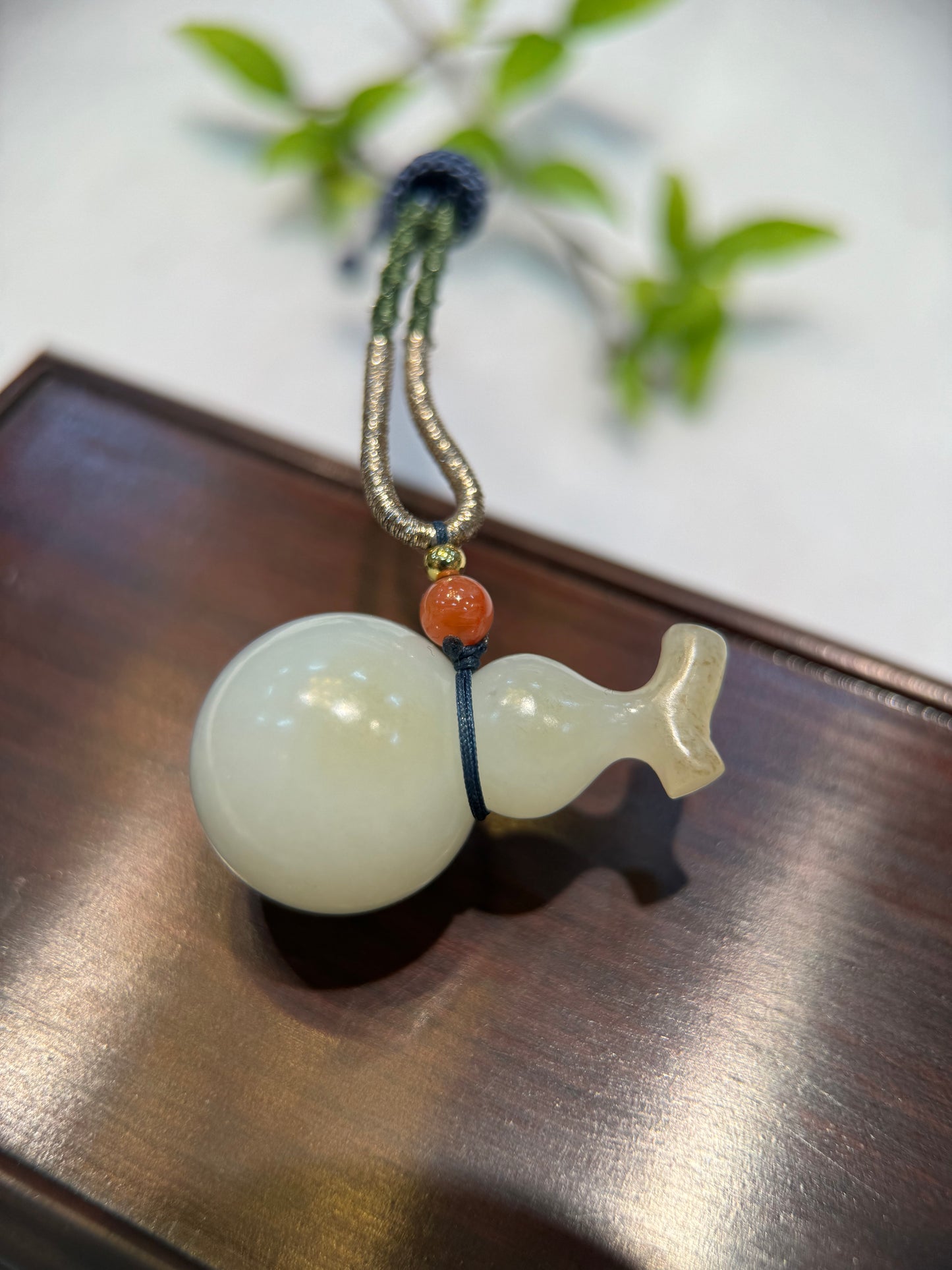 Nephrite Hu Lu (葫芦）Gourd Pendant (P132)