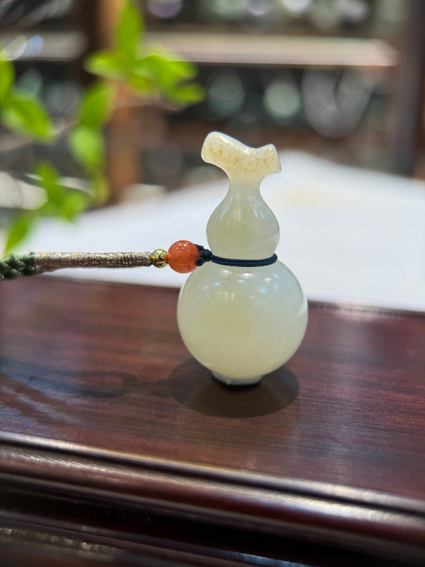 Nephrite Hu Lu (葫芦）Gourd Pendant (P132)