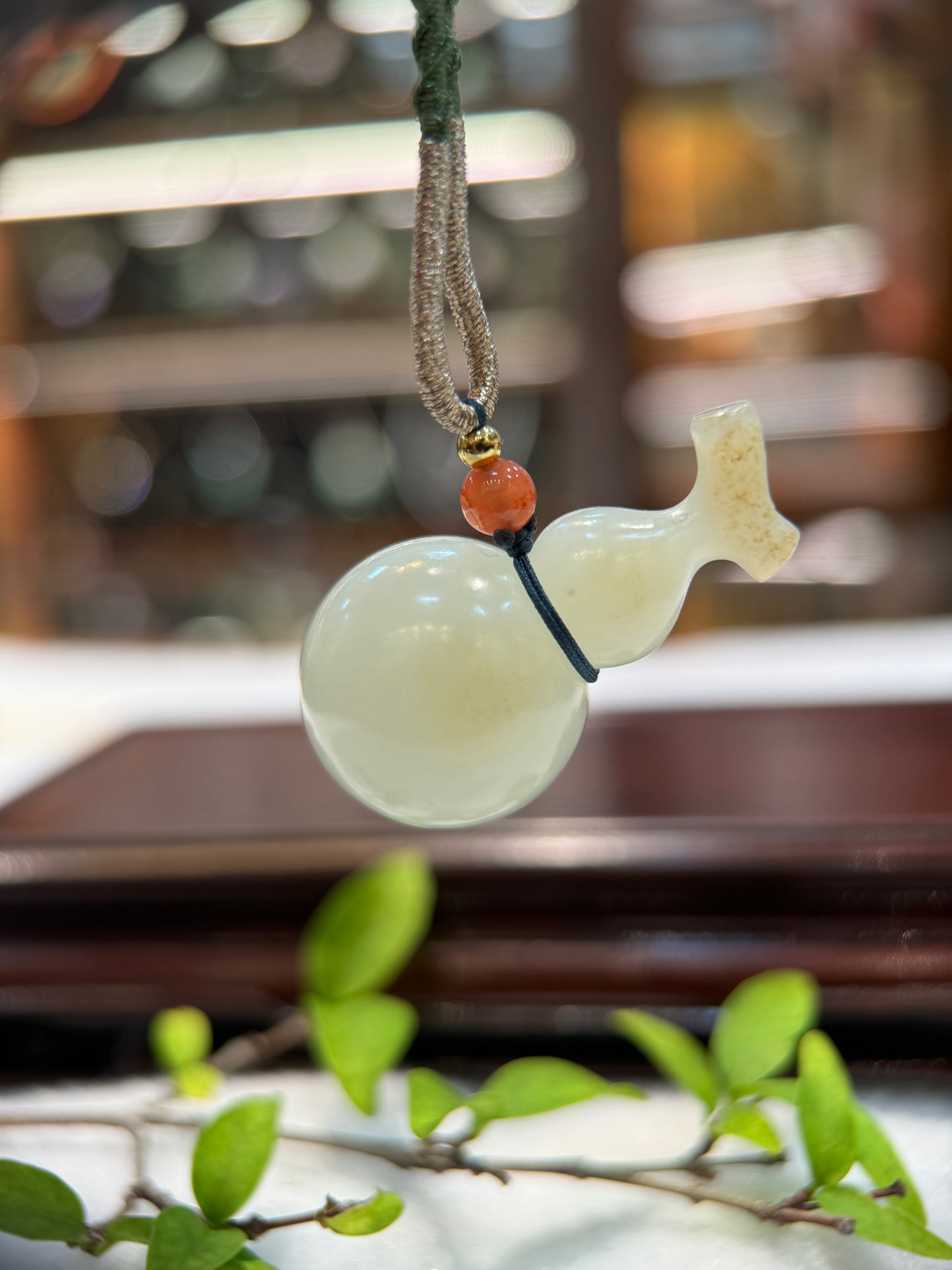 Nephrite Hu Lu (葫芦）Gourd Pendant (P132)