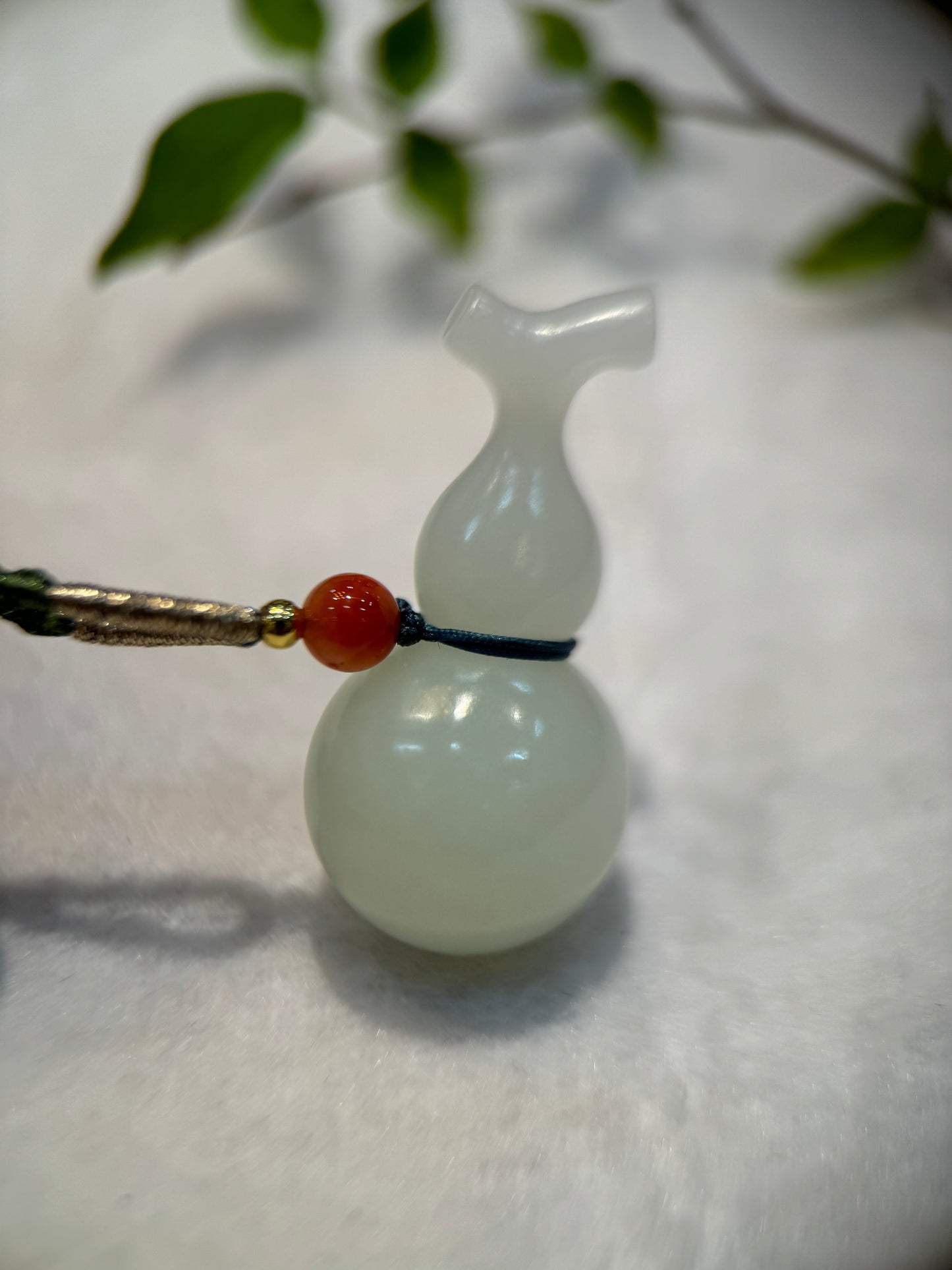 Nephrite Hu Lu (葫芦）Gourd Pendant (P137)