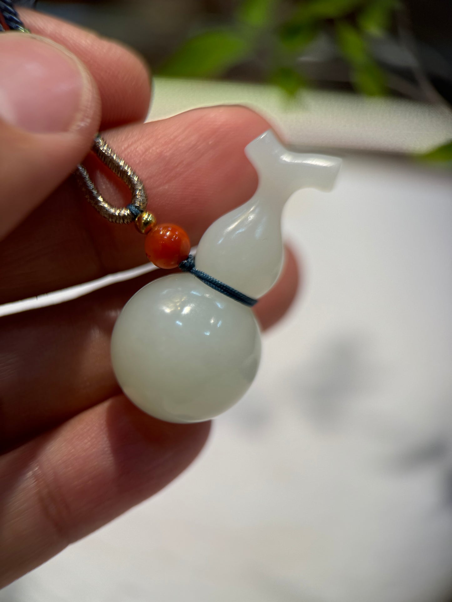 Nephrite Hu Lu (葫芦）Gourd Pendant (P137)