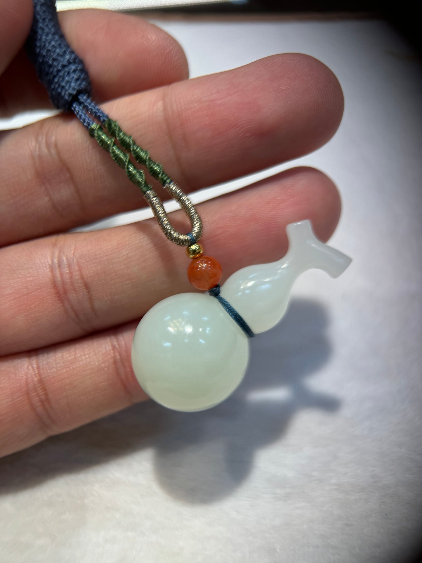 Nephrite Hu Lu (葫芦）Gourd Pendant (P137)