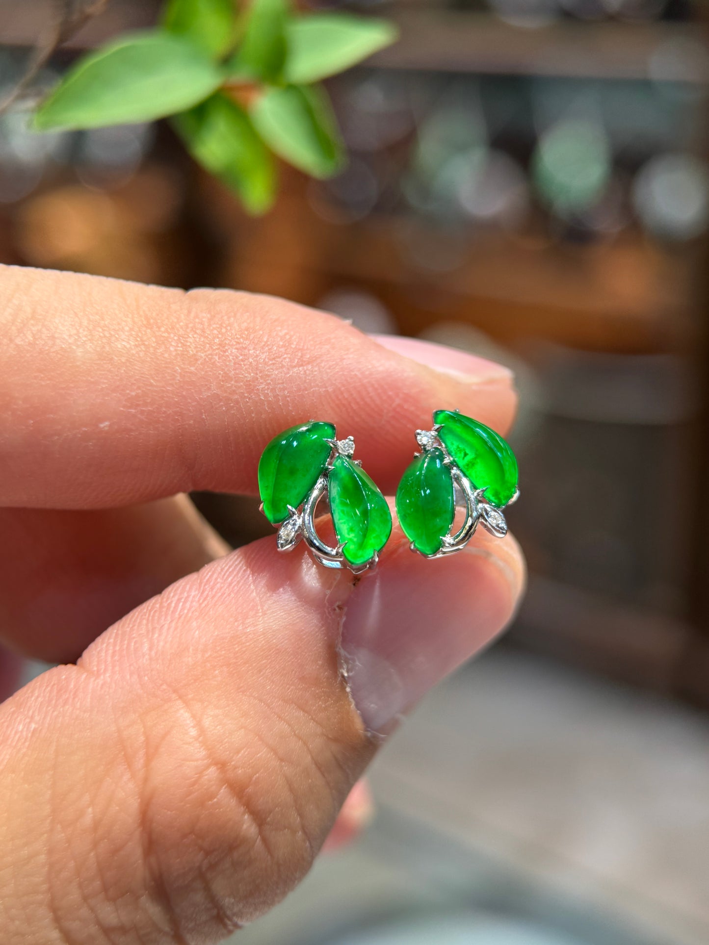 Green Irregular Shape Earring (E321)