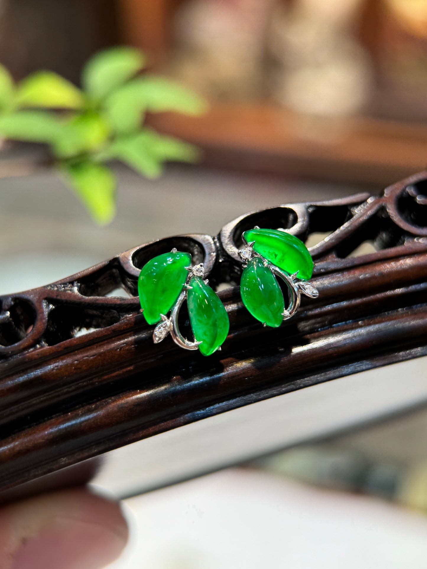 Green Irregular Shape Earring (E321)