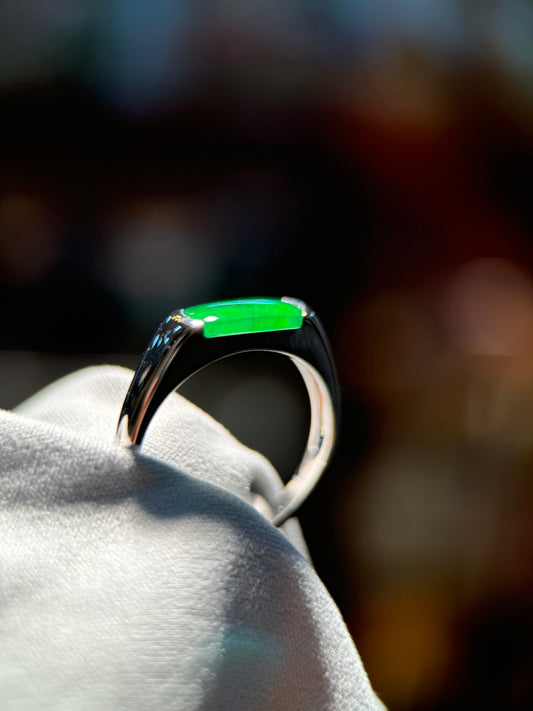 Green Saddle Jade Ring (R115)