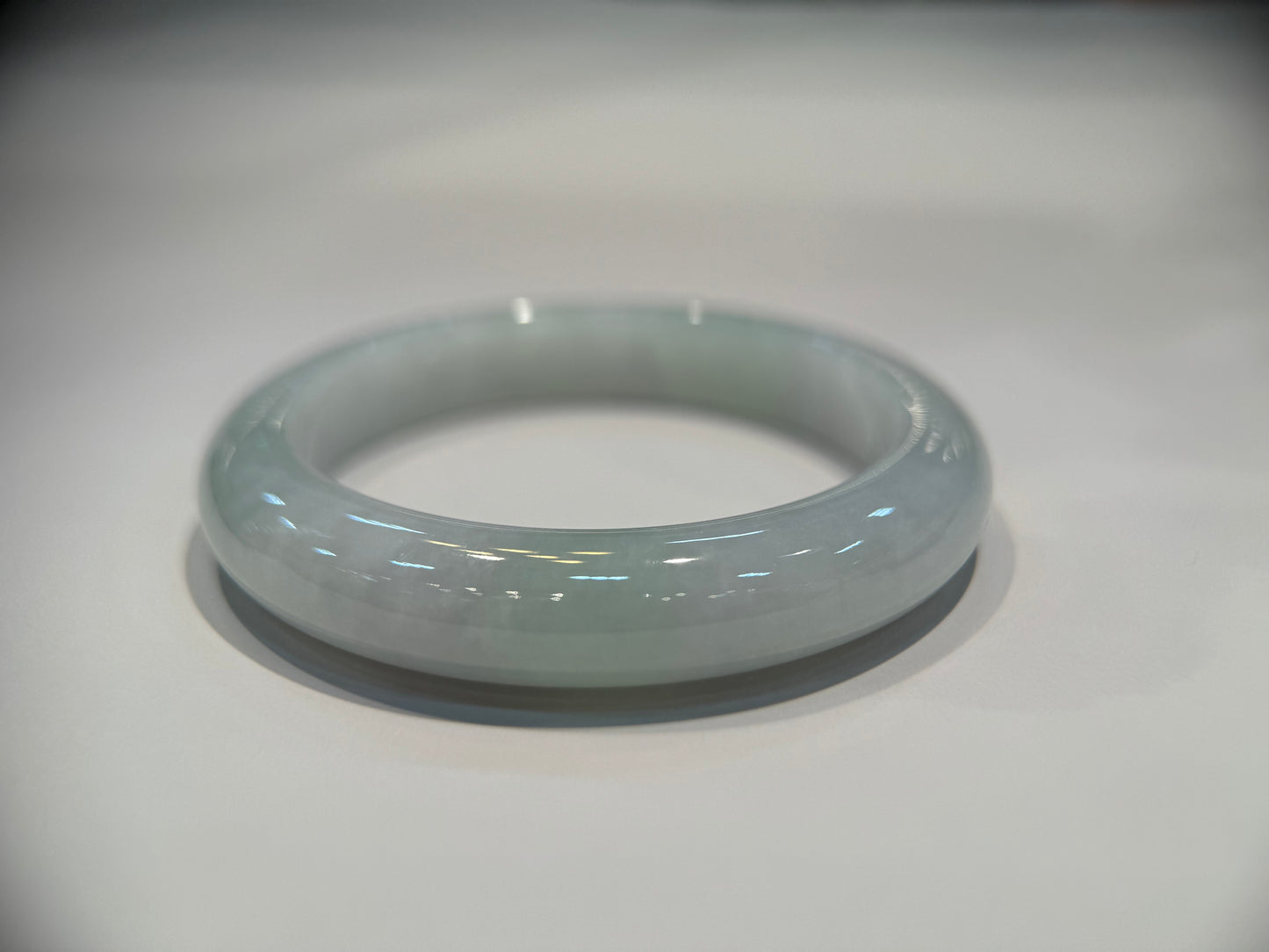 Light Green Jade Bracelet (B003)