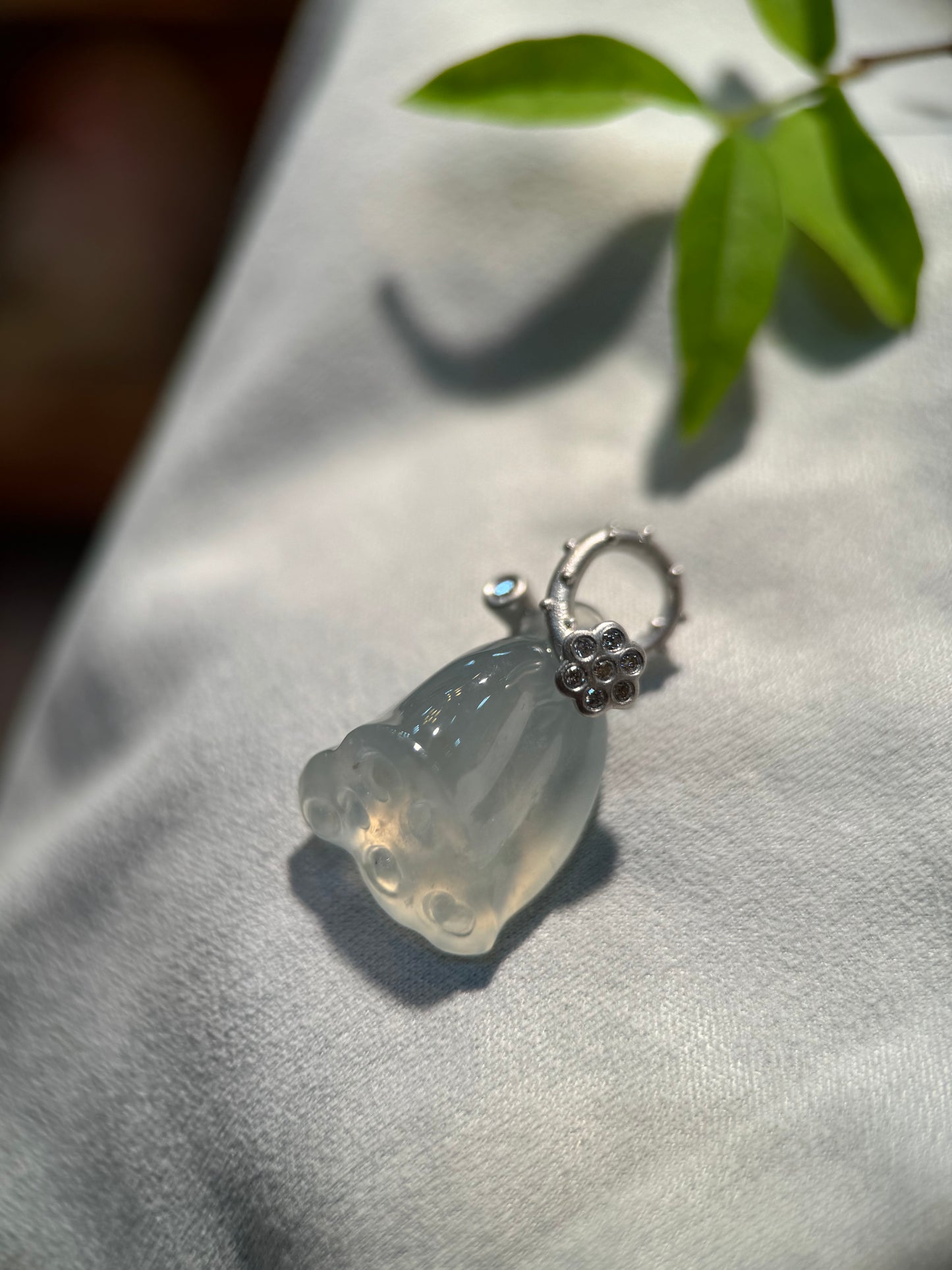 Icy Lotus Pod Pendant (P119)