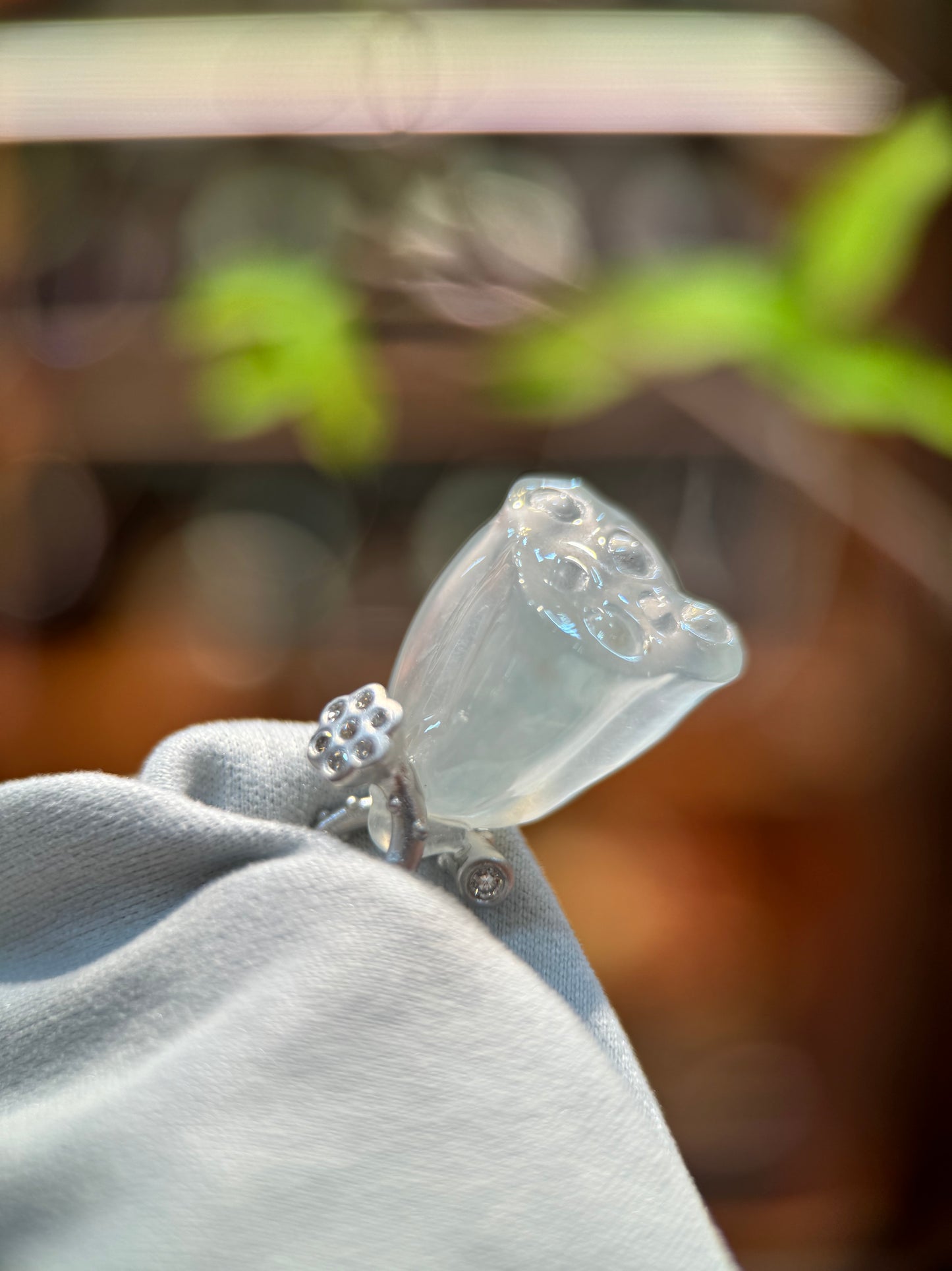 Icy Lotus Pod Pendant (P119)