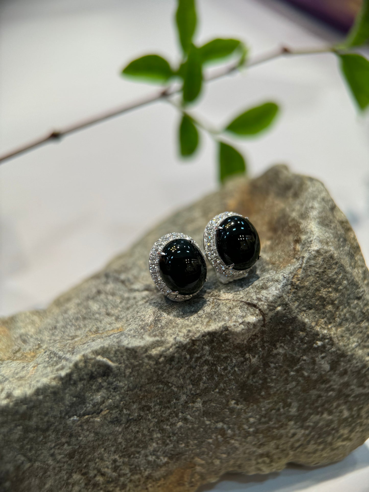 Omphacite Cabochon Earring (E306）