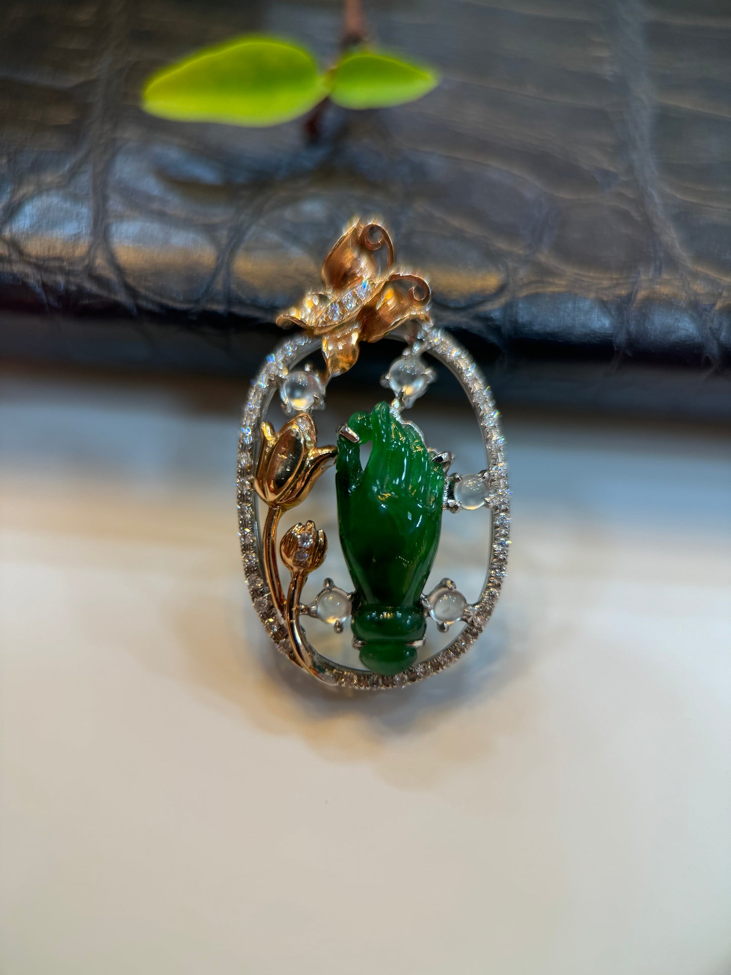 Green Buddha Hand Pendant (P124）