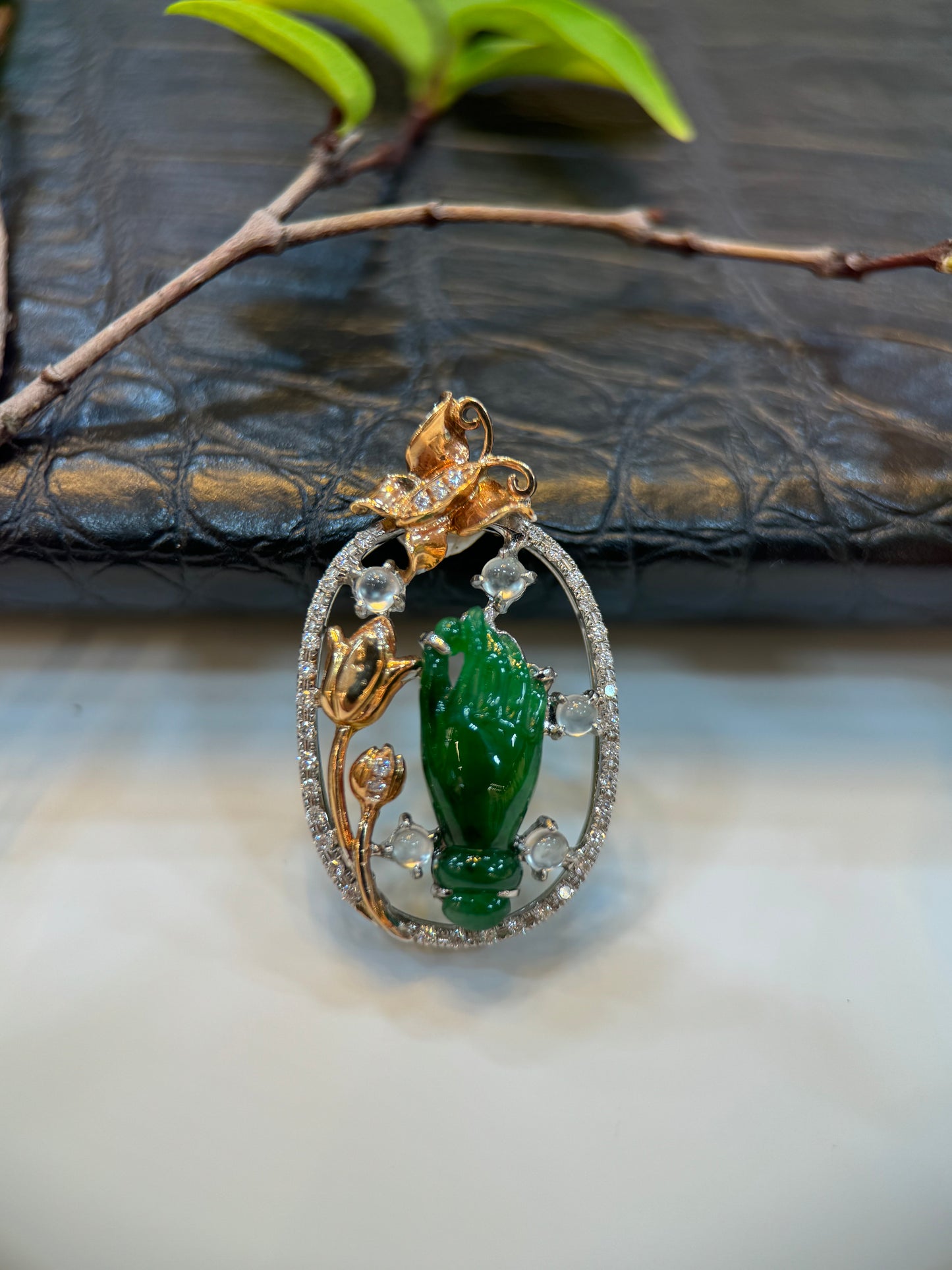 Green Buddha Hand Pendant (P124）