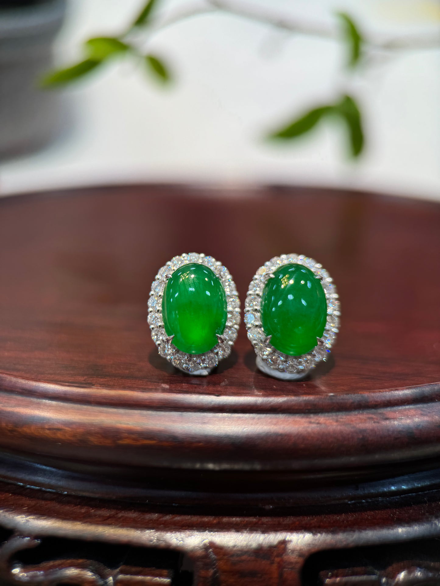 Vivid Green Cabochon Ear Stud (E315)