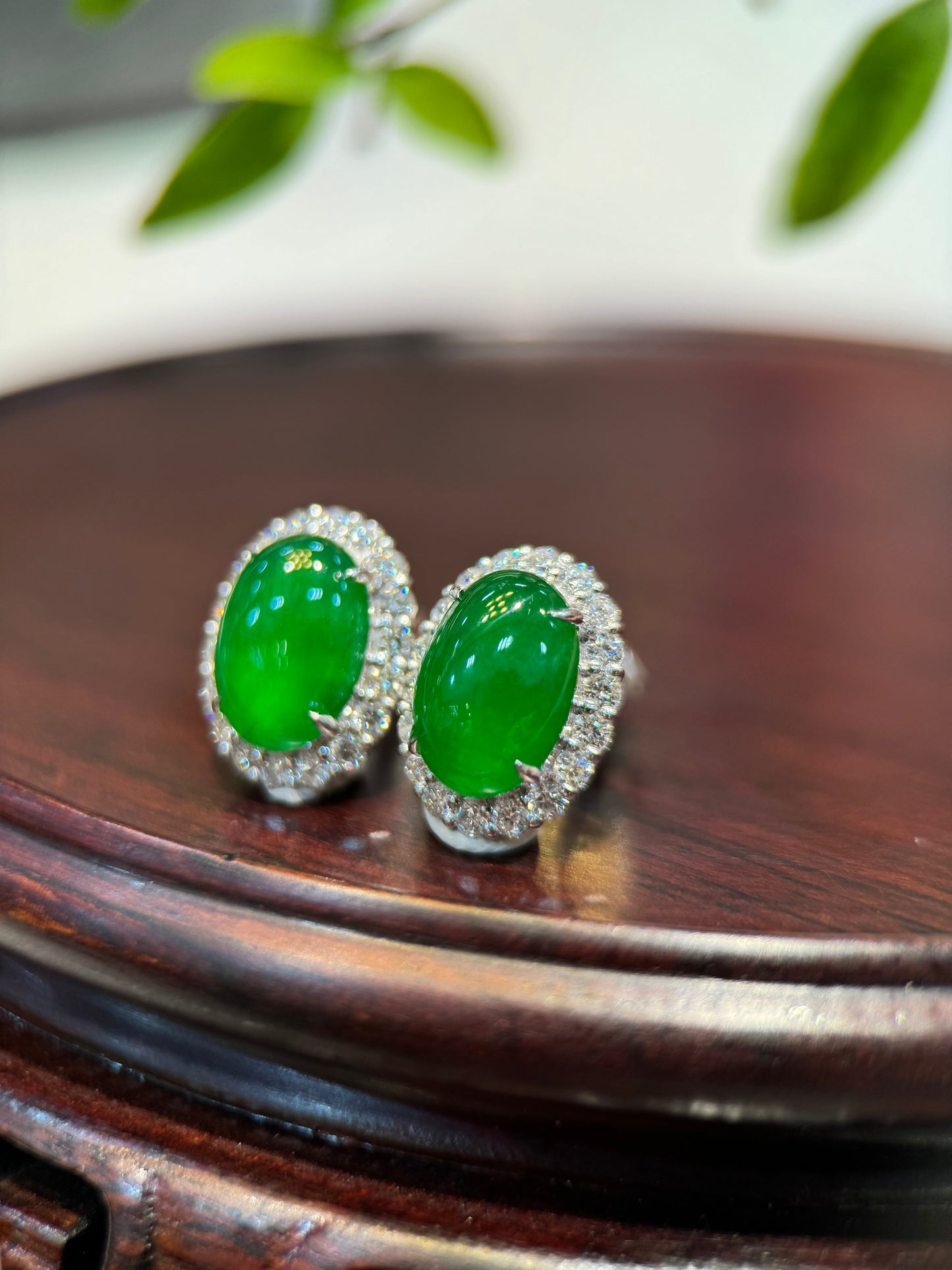 Vivid Green Cabochon Ear Stud (E315)