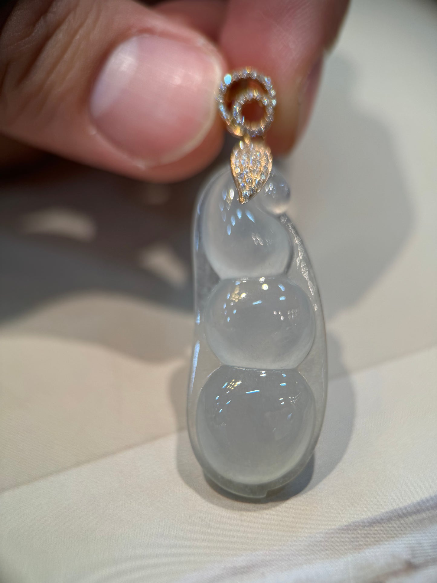 Highly translucent  Peapod Pendant (P113)