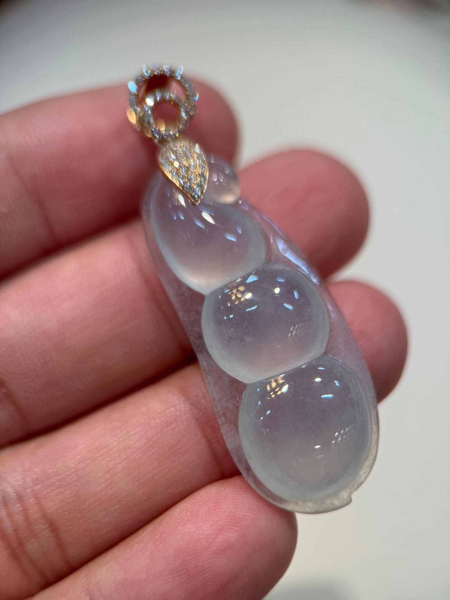 Highly translucent  Peapod Pendant (P113)