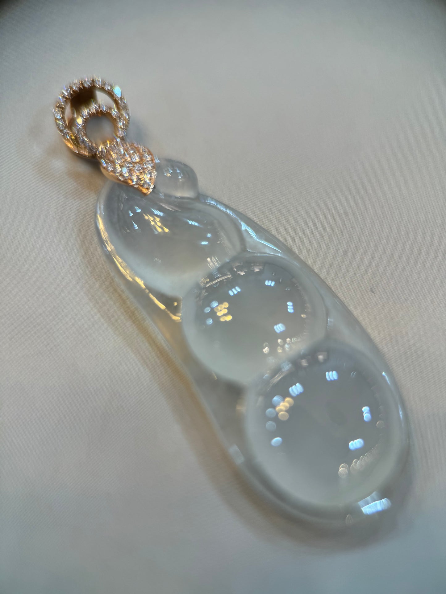 Highly translucent  Peapod Pendant (P113)