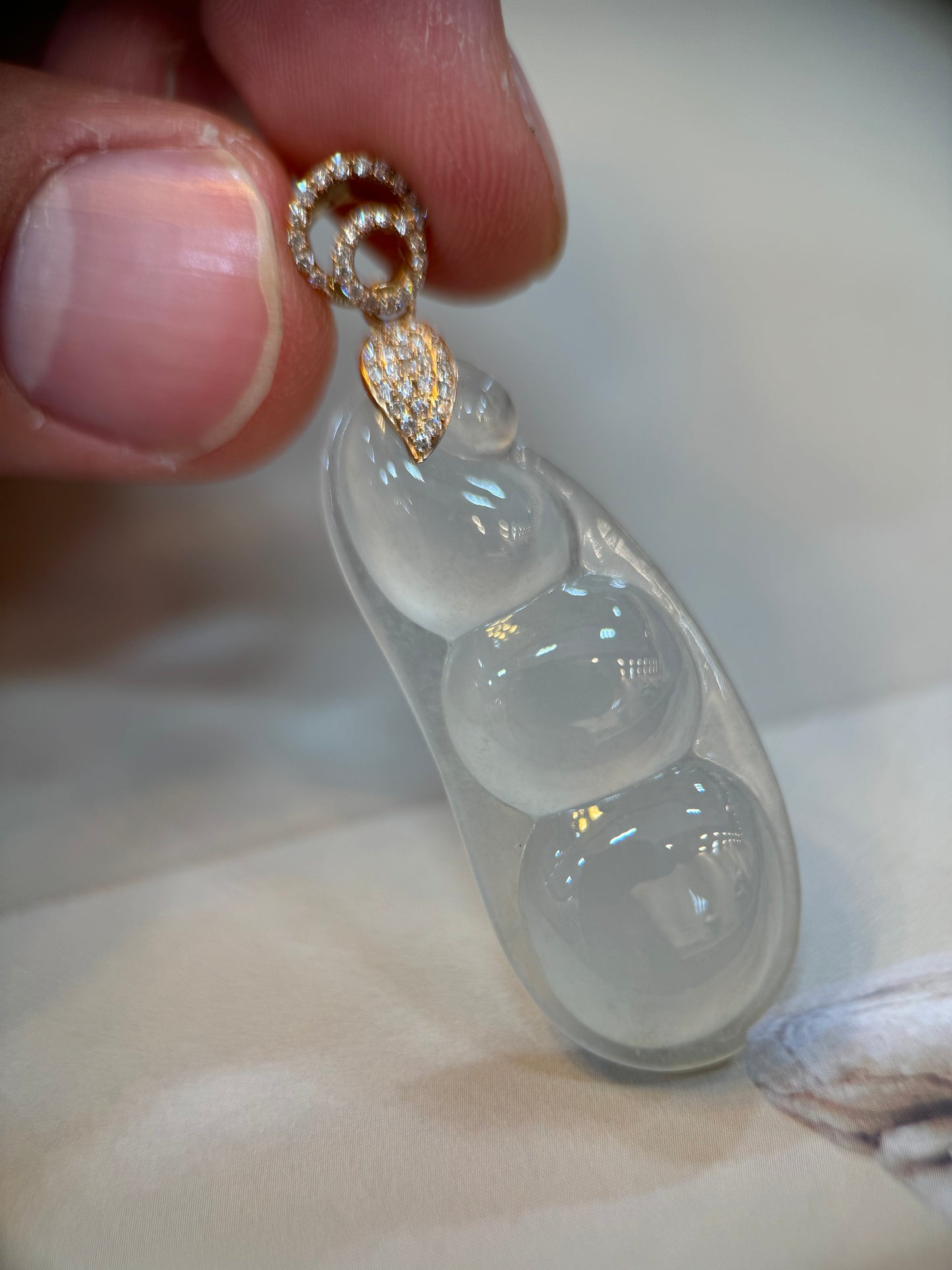 Highly translucent  Peapod Pendant (P113)