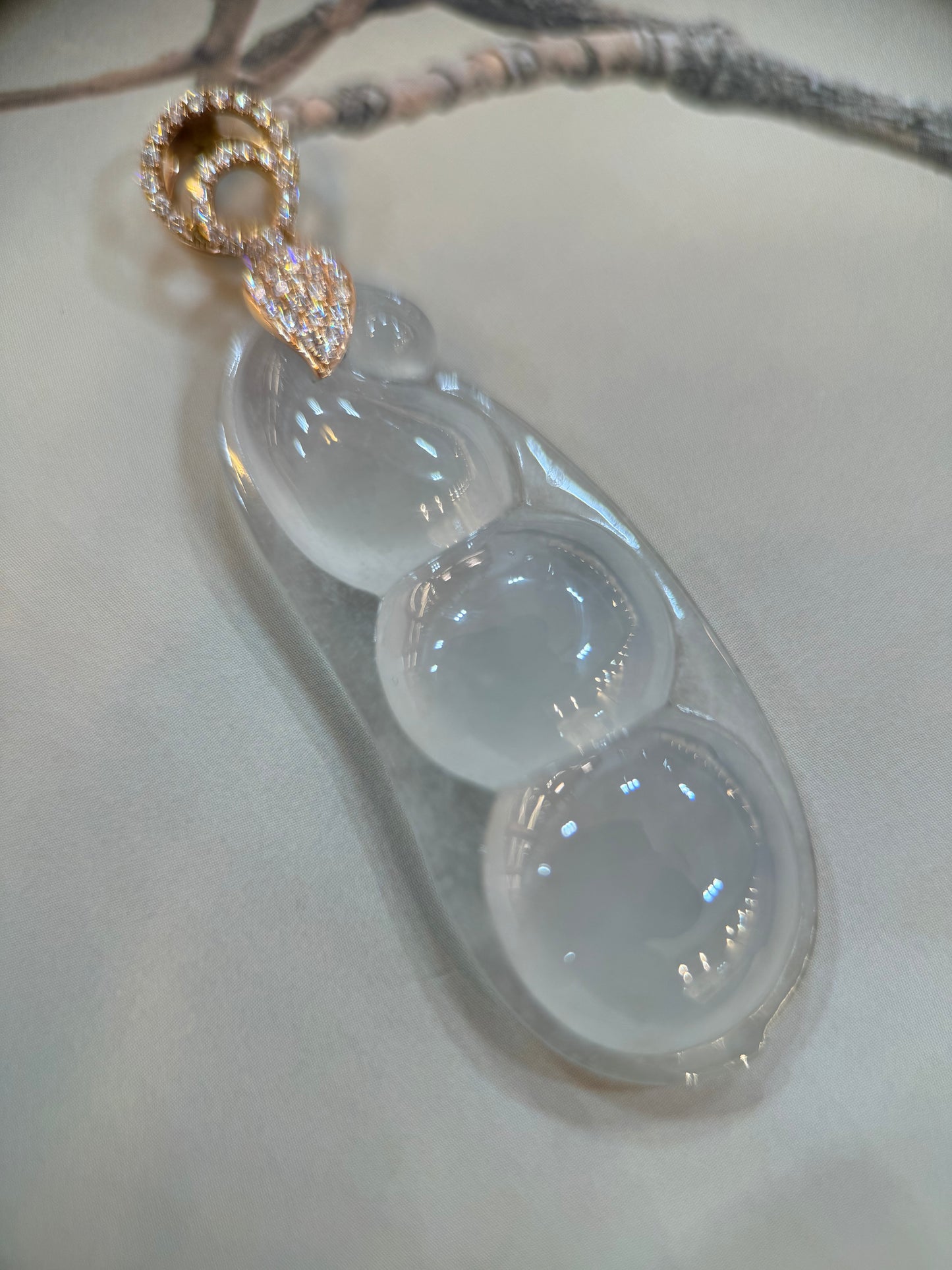 Highly translucent  Peapod Pendant (P113)