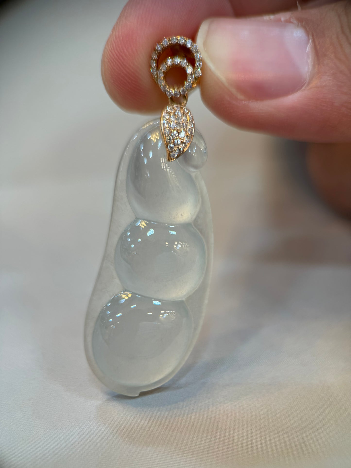 Highly translucent  Peapod Pendant (P113)