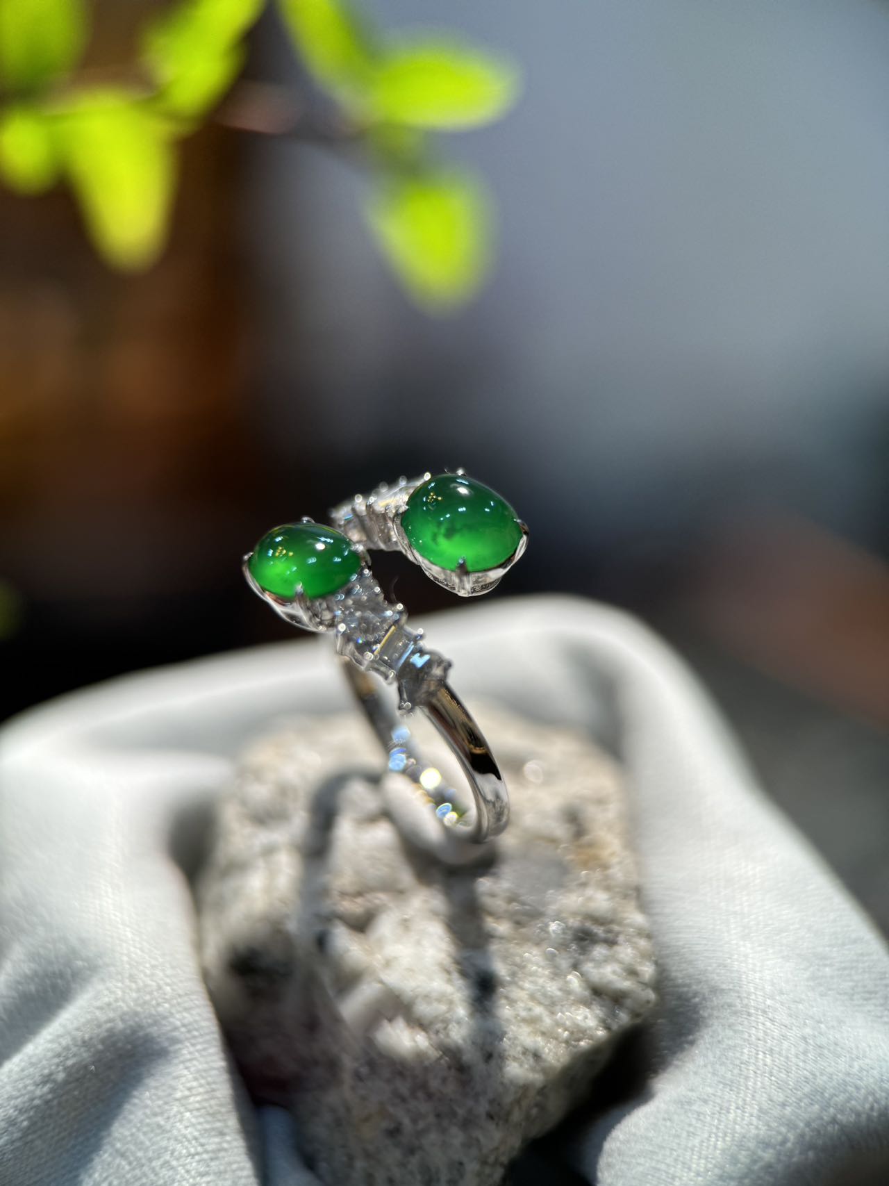 Green Cabochon Jade Ring (R117）