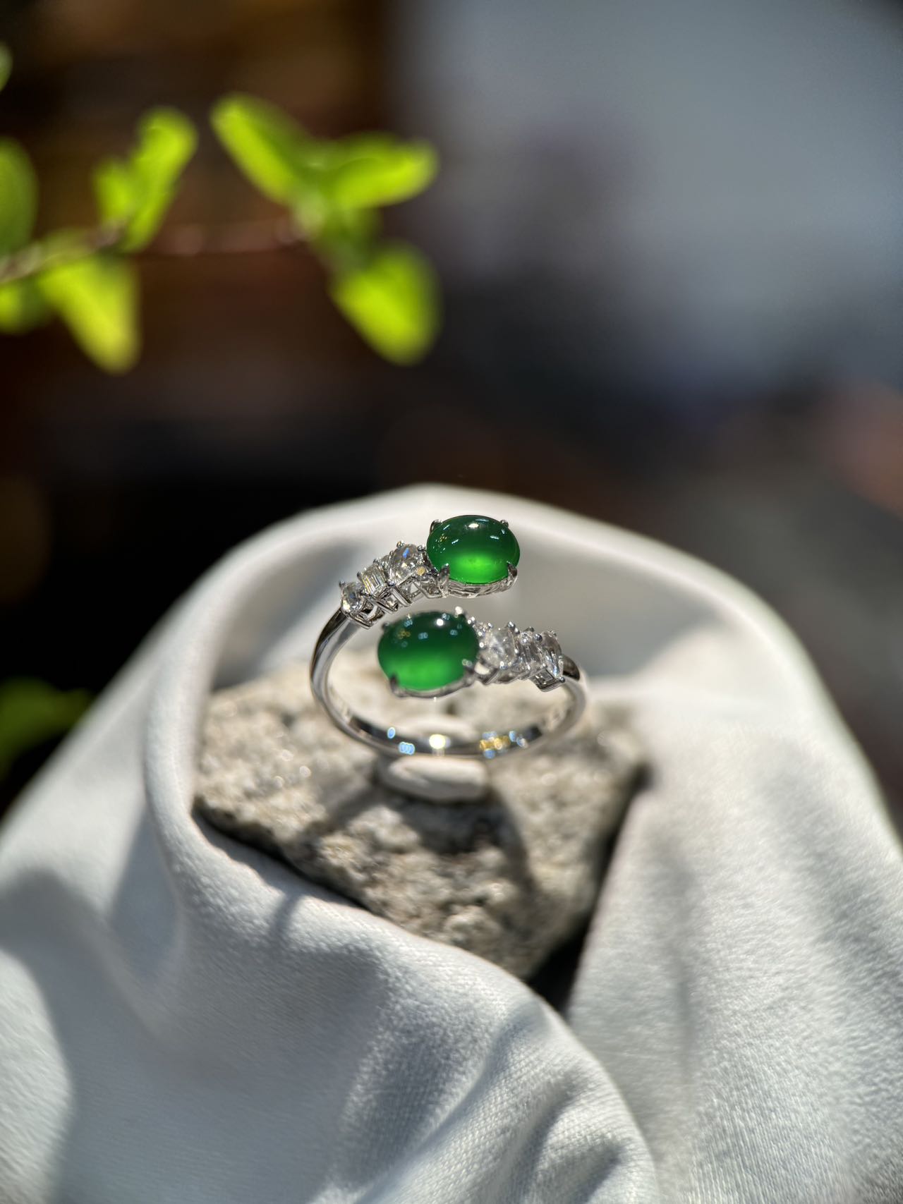 Green Cabochon Jade Ring (R117）