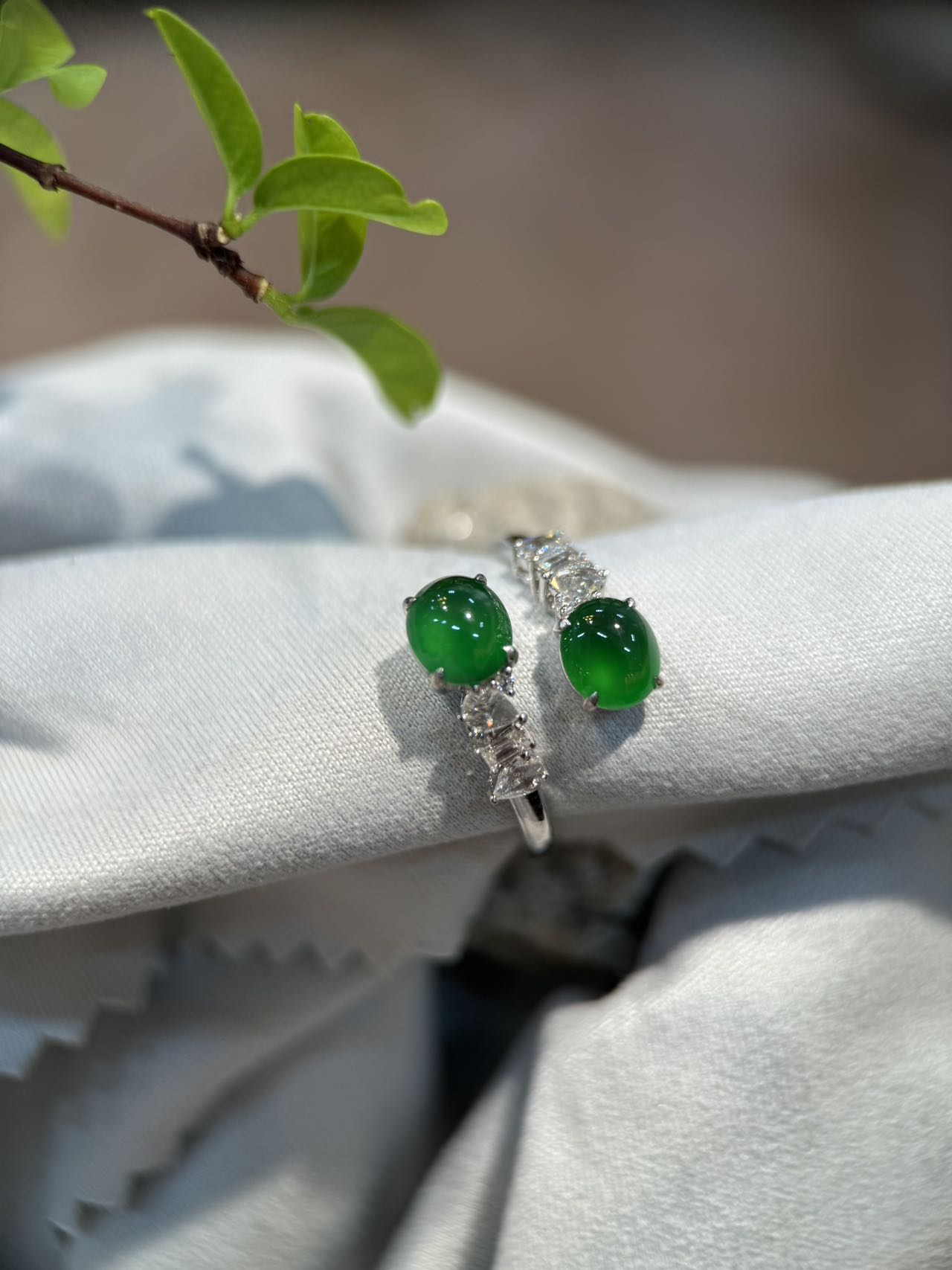 Green Cabochon Jade Ring (R117）